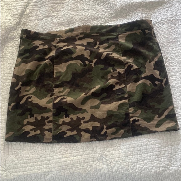 Charlotte Russe Camo Mini Skirt - Picture 3 of 3